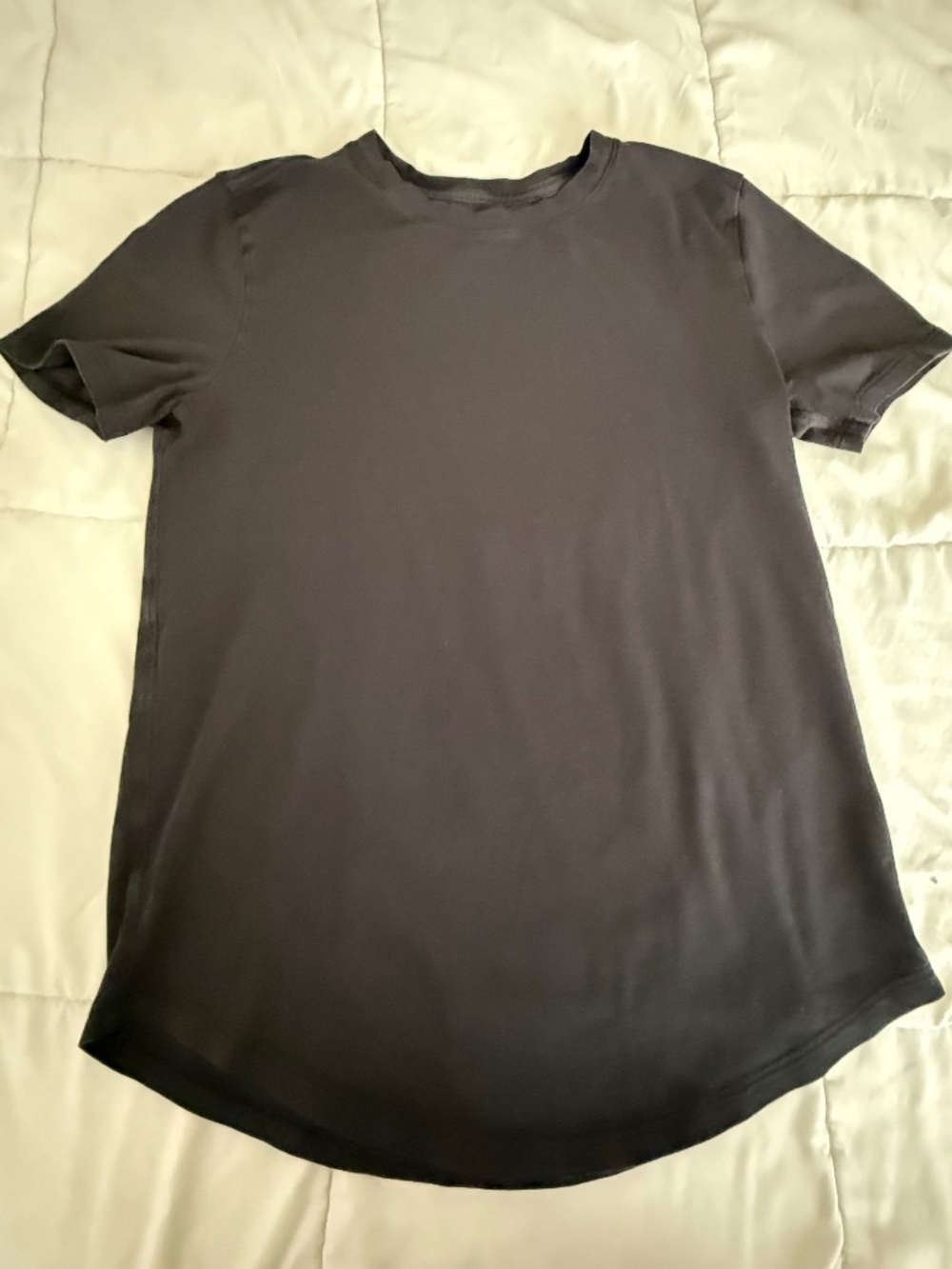 Lululemon Women's Black Tee (Small)